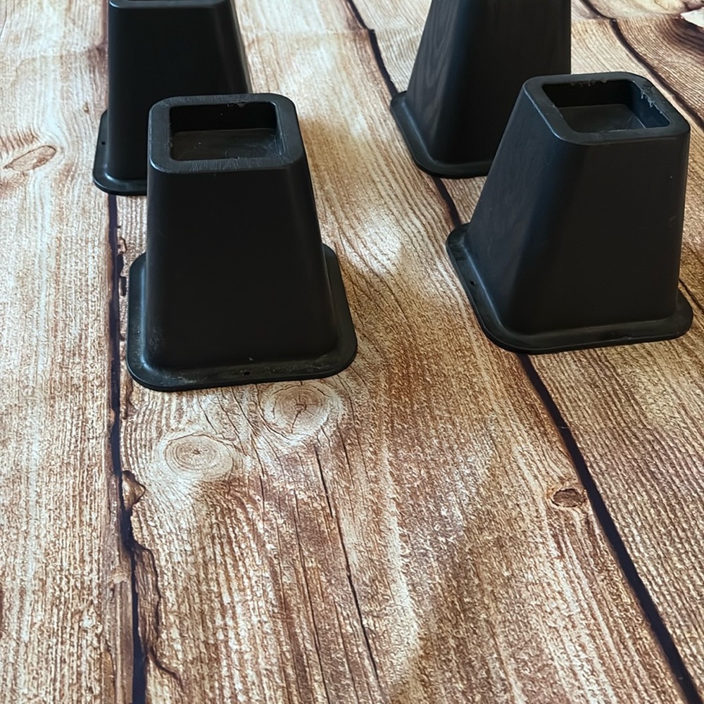 Black Bed Risers